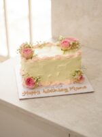 Rectangular Cake with Pink Roses - Image 4