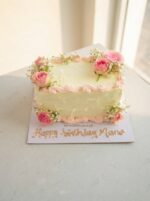 Rectangular Cake with Pink Roses - Image 7